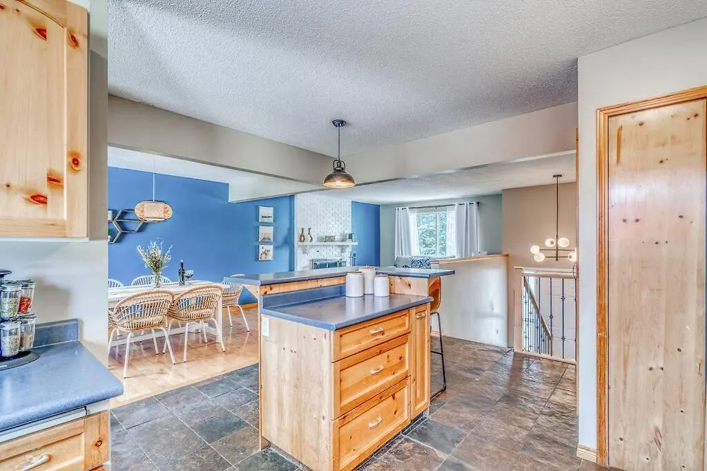 Boho Retreat W/King Bed On Bow River Pathway カルガリー 0*,
