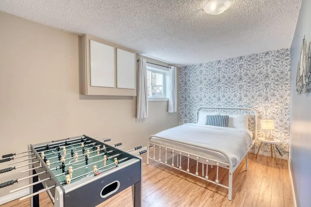 Boho Retreat W/King Bed On Bow River Pathway カルガリー 別荘